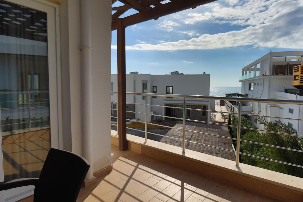 Caesar Beach Villas And Apartments Gastria Bagian luar foto